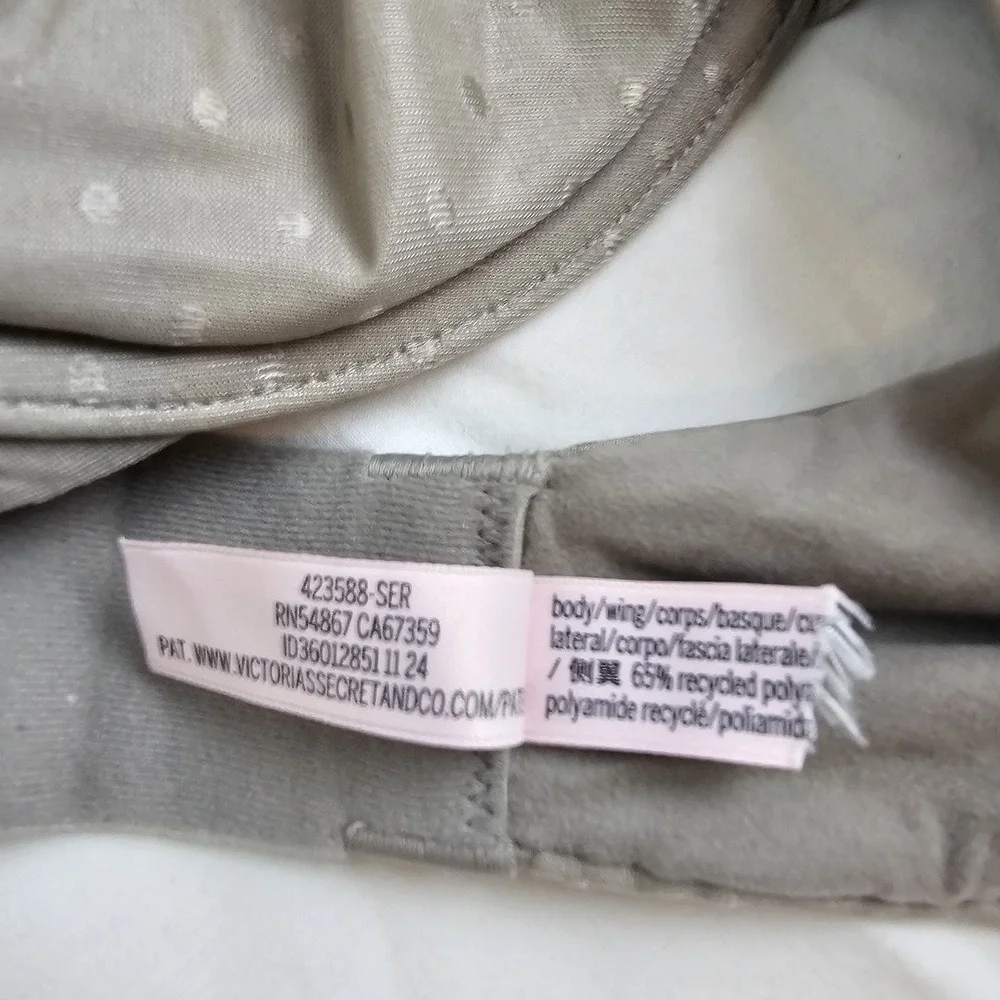 Victoria's Secret Body By Victoria Lined Perfect Coverage Bra Size 38C Gray Dot